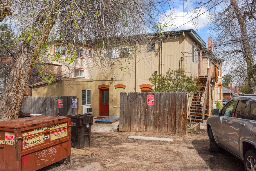 University Hill Portfolio portfolio of 2 properties for sale on LoopNet.ca - Building Photo - Image 2 of 9