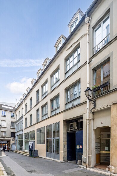 21 Rue Du Faubourg Saint-Antoine, Paris for lease - Building Photo - Image 1 of 3