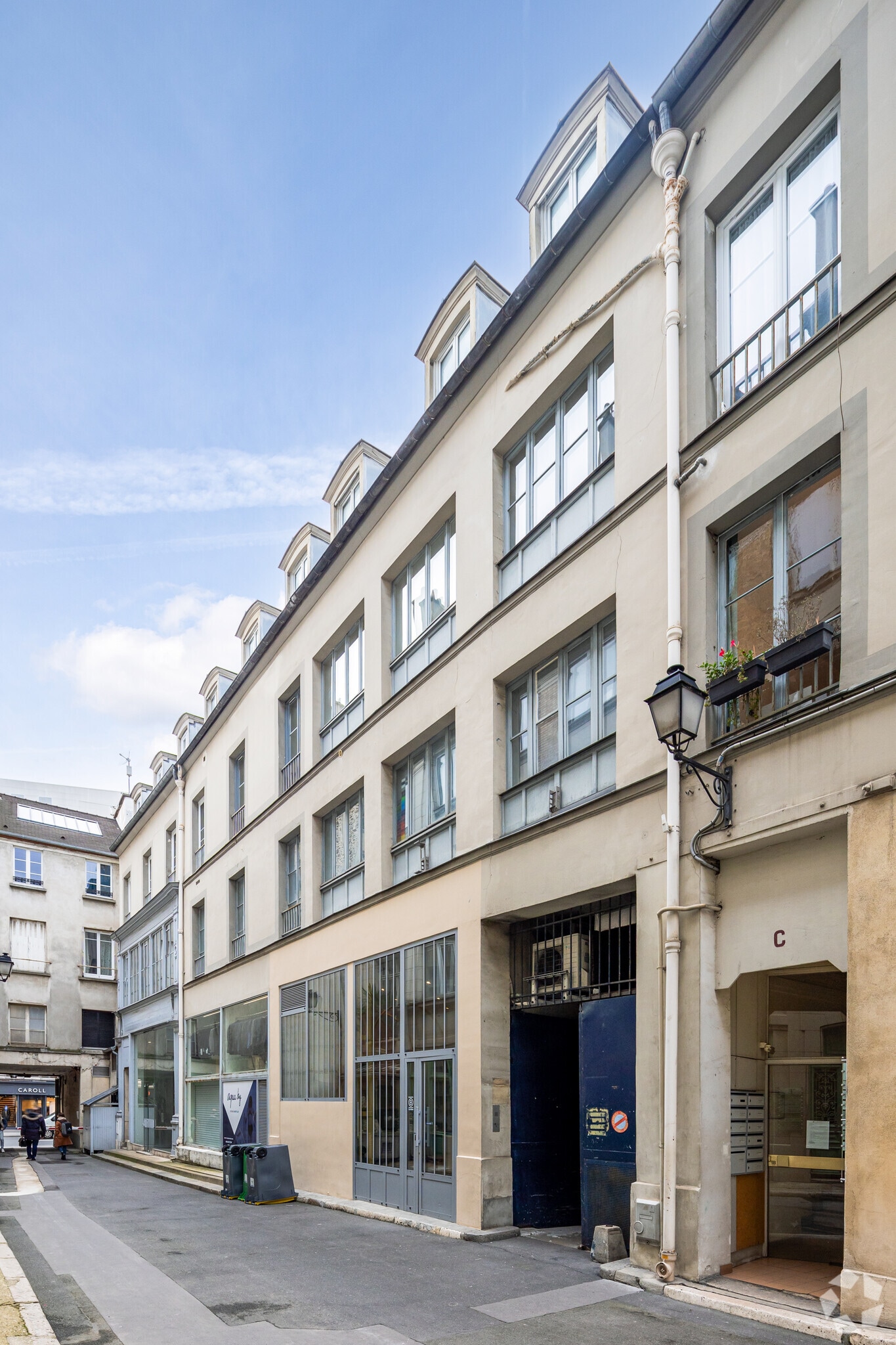 21 Rue Du Faubourg Saint-Antoine, Paris for lease Building Photo- Image 1 of 4