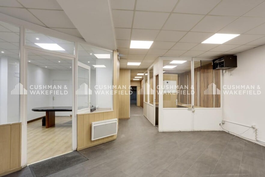 23 Rue Pierre Curie, Courbevoie for lease - Interior Photo - Image 3 of 5