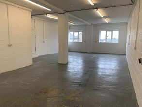6 Station Rd, Skelmanthorpe for lease Interior Photo- Image 2 of 6