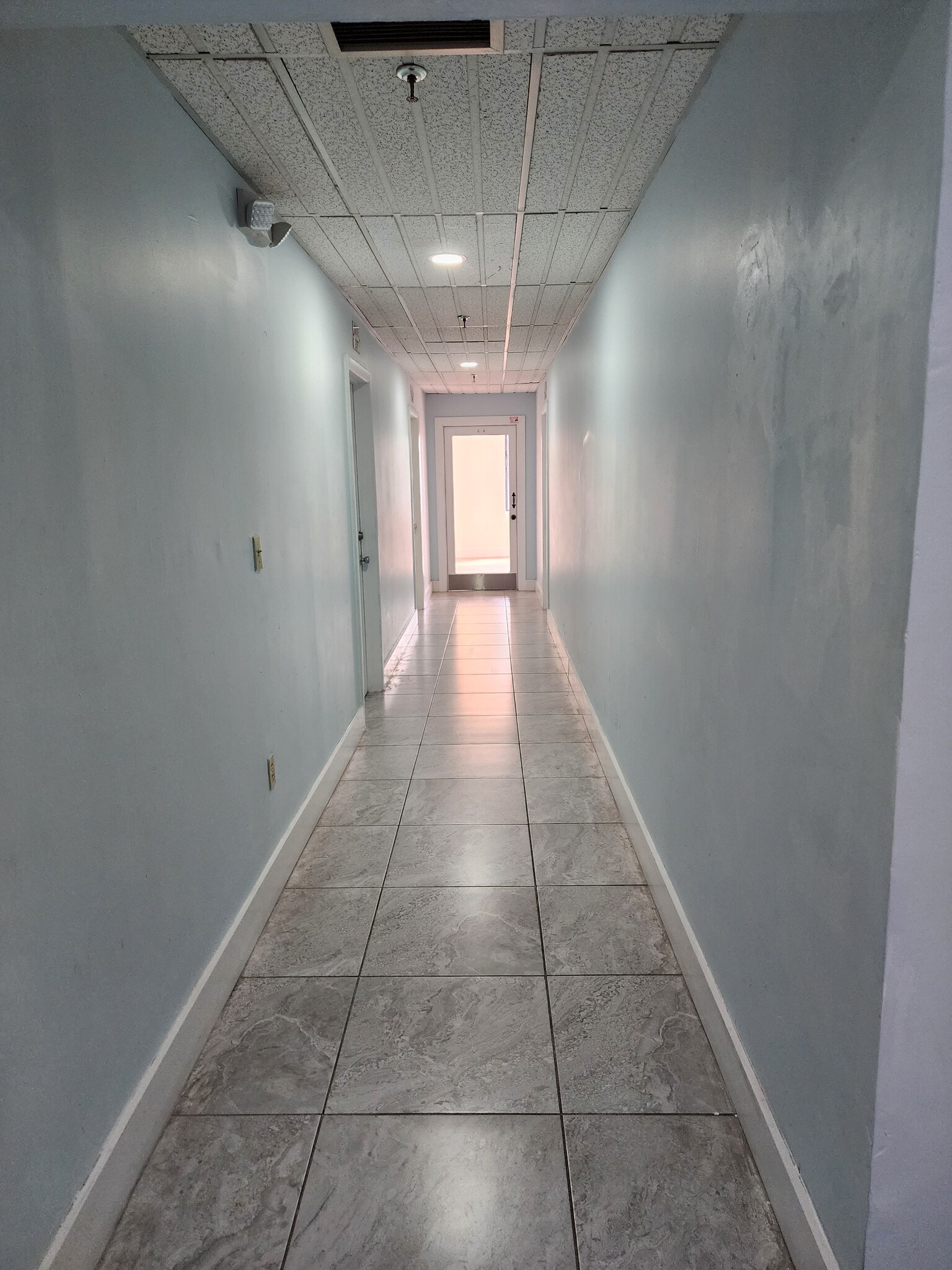 4160 W 16th Ave, Hialeah, FL à louer Photo intérieure- Image 1 de 4