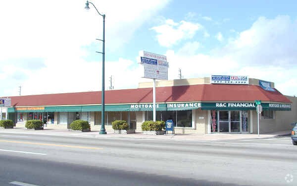 5325 SW 8th St, Miami, FL à louer - Photo du bâtiment - Image 3 de 8