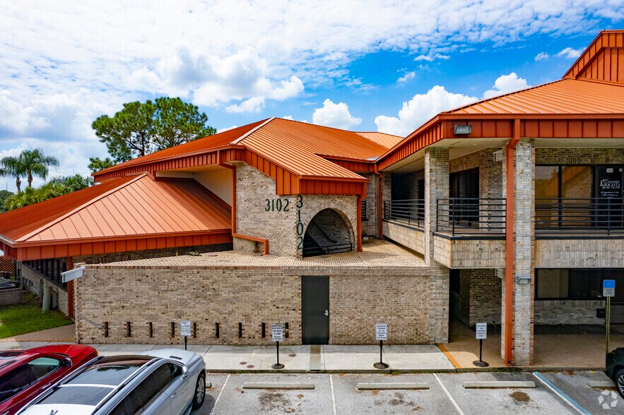 3102 W Waters Ave, Tampa, FL à louer - Photo du bâtiment - Image 3 de 14