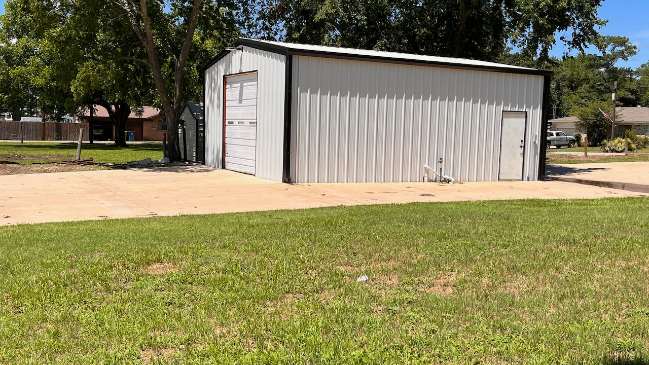 302 N Main St, Collinsville, TX for lease Building Photo- Image 1 of 9