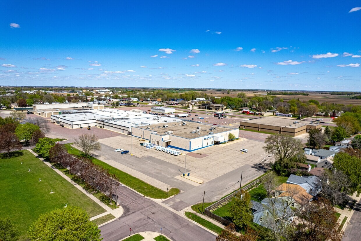308 S State St, Fairmont, MN for lease Interior Photo- Image 1 of 1