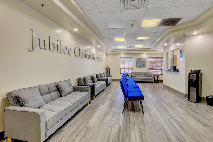 400 Shadow Ln, Las Vegas, NV à louer - Photo intérieure - Image 2 de 3