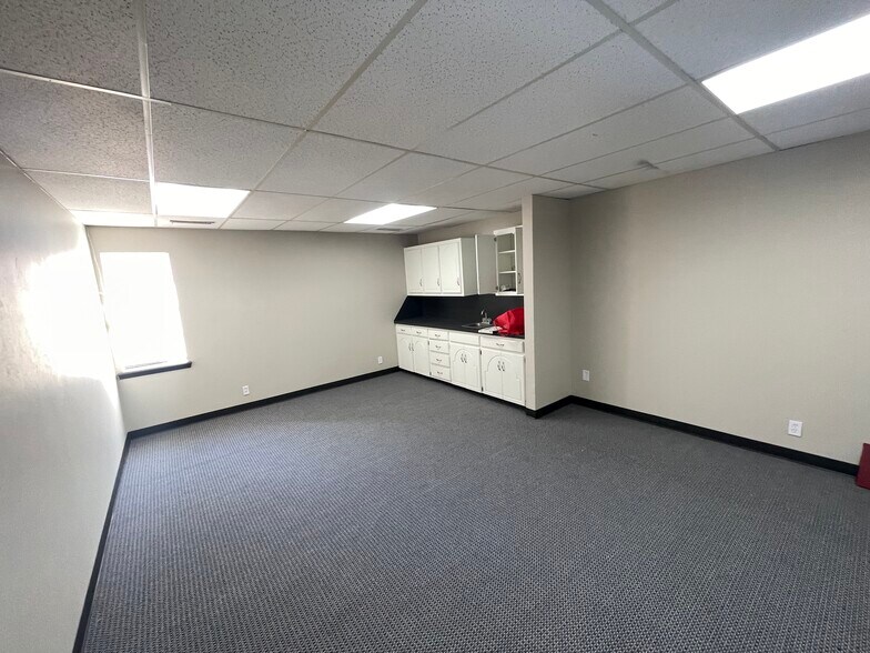 3801 NW 63rd St, Oklahoma City, OK à vendre - Photo intérieure - Image 3 de 10