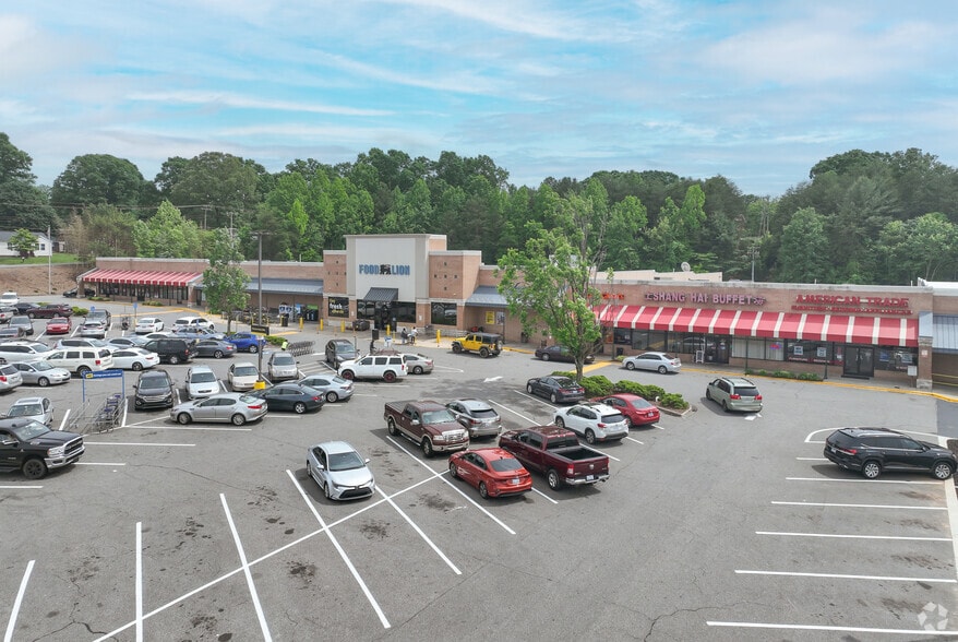 1540-1550 E Broad St, Statesville, NC for lease - Primary Photo - Image 1 of 9