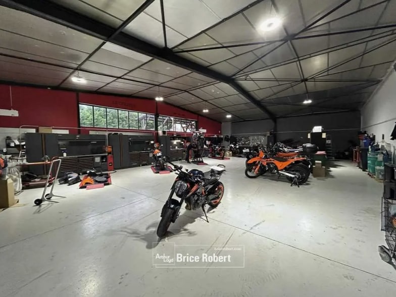 Flex in Civrieux-d'Azergues for sale - Interior Photo - Image 1 of 4