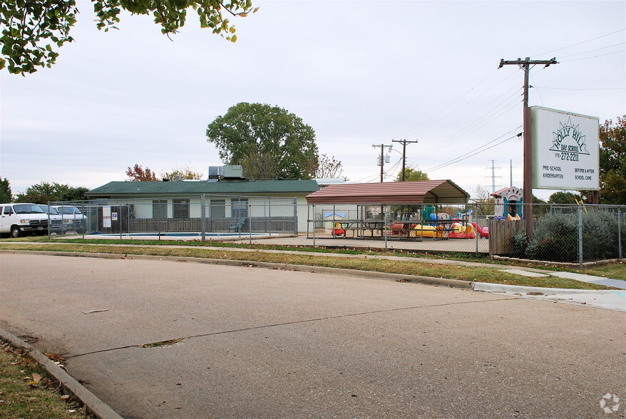 2418 College Ave, Garland, TX à louer - Photo principale - Image 1 de 28