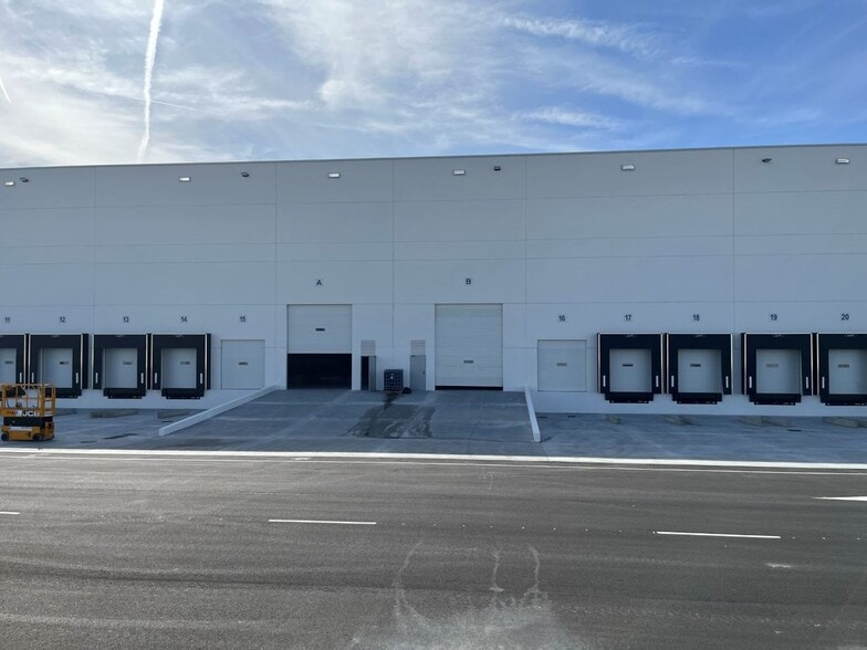 Avenida de los Alcotanes, 49, Pinto, Madrid for lease - Building Photo - Image 3 of 3