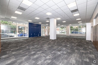 2111 E Ivanhoe Pl, Milwaukee, WI for lease Interior Photo- Image 2 of 11