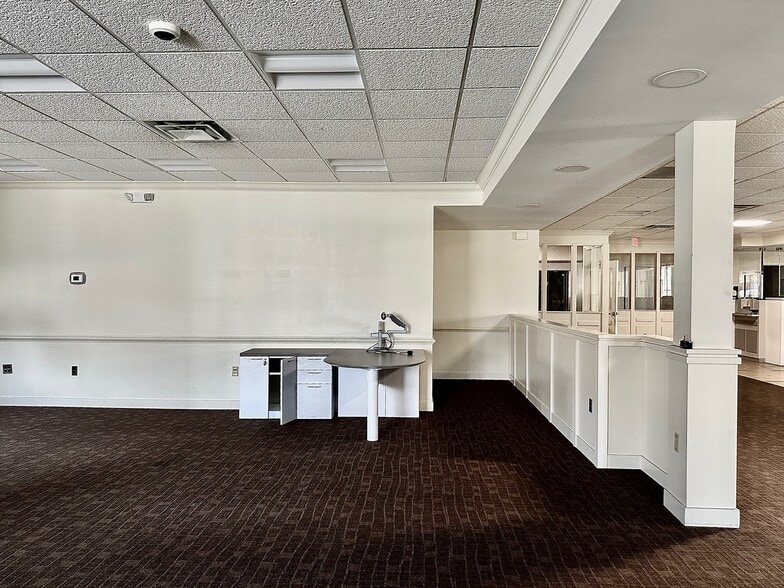 201 Benton Ave, Linthicum Heights, MD for lease - Interior Photo - Image 3 of 34