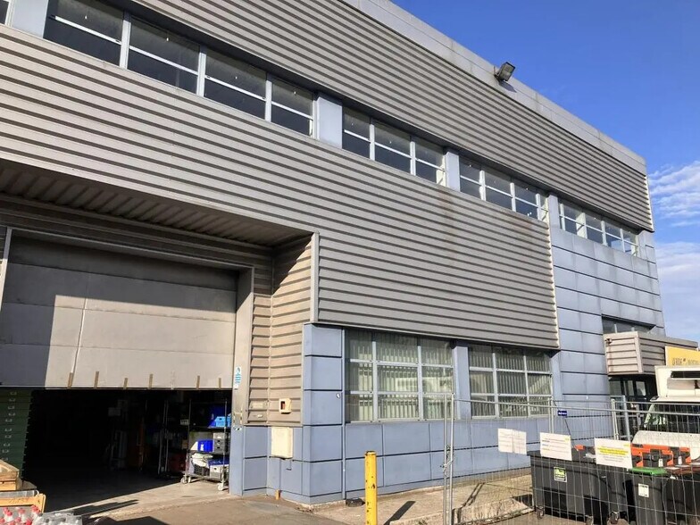 75/79 Rue Rateau, La Courneuve à louer - Photo du bâtiment - Image 3 de 9