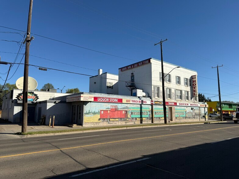 12704 120th St NW, Edmonton, AB à vendre - Photo du bâtiment - Image 3 de 13