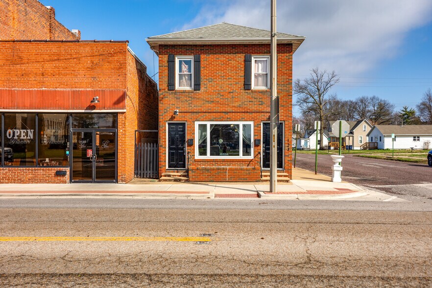 123 E Union Ave, Litchfield, IL à vendre - Photo du bâtiment - Image 2 de 30