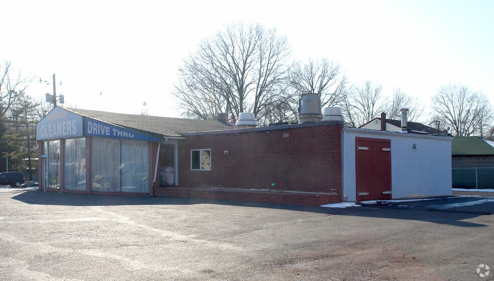 526 St Georges Ave, Rahway, NJ à vendre - Photo du bâtiment - Image 3 de 3