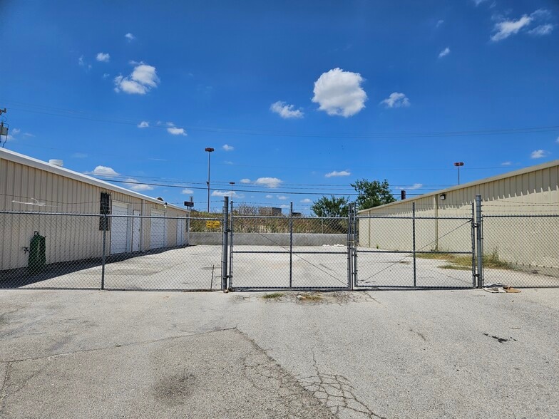 4903 NW Industrial Dr, San Antonio, TX à louer - Photo du bâtiment - Image 2 de 9