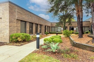 4260 Westbrook Dr, Aurora, IL for lease Building Photo- Image 1 of 3