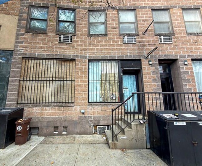 673 Meeker Ave, Brooklyn, NY for lease - Building Photo - Image 1 of 1