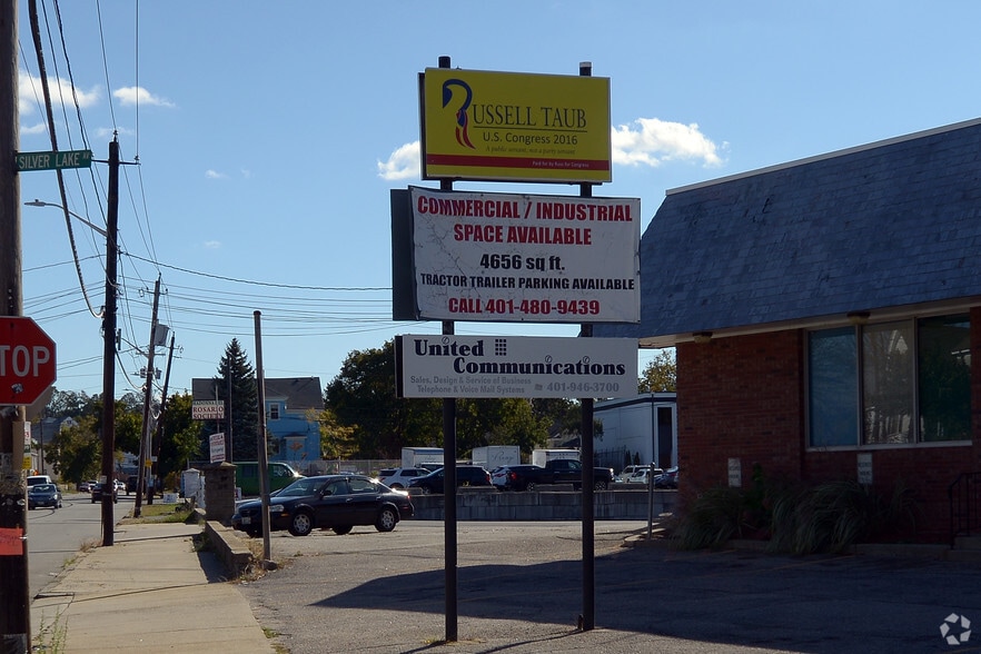 136 Silver Lake Ave, Providence, RI for lease - Building Photo - Image 2 of 6
