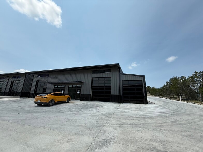 451 Farrell Rd, Dripping Springs, TX for sale - Building Photo - Image 2 of 17