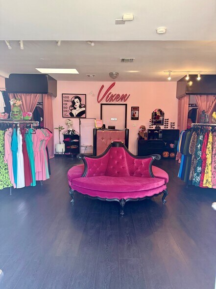 2317 W Magnolia Blvd, Burbank, CA à vendre - Photo du bâtiment - Image 3 de 11