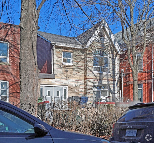 70 Melbourne Ave, Toronto, ON à vendre - Photo du bâtiment - Image 2 de 2