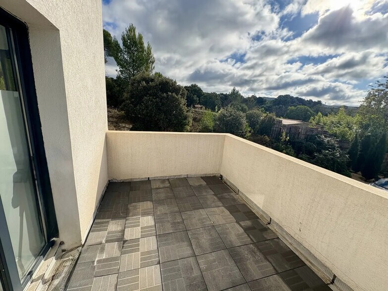 Bureau dans Velaux à louer - Photo du bâtiment - Image 3 de 3