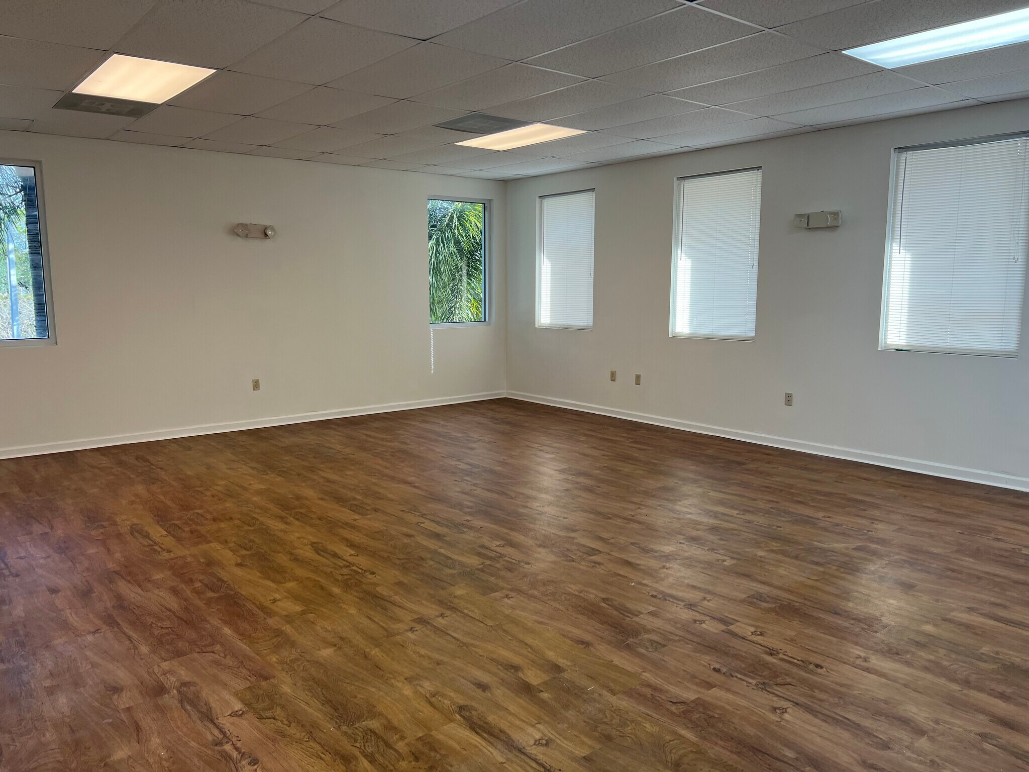 4617-4673 NW 103rd Ave, Sunrise, FL for lease Building Photo- Image 1 of 3