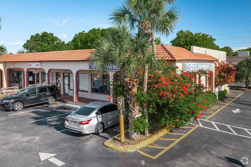 2074-2130 N University Dr, Fort Lauderdale, FL à louer - Photo du bâtiment - Image 2 de 3