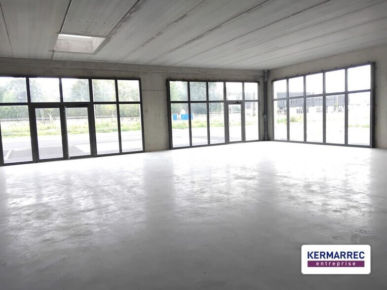 Flex in La Chapelle-des-Fougeretz for lease - Interior Photo - Image 1 of 3