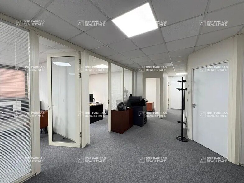 Office in Bourg-la-Reine for lease - Interior Photo - Image 1 of 8
