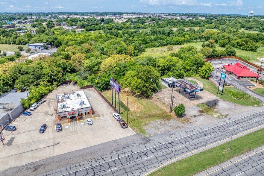 2012 Texoma Pky, Sherman, TX à vendre - Photo du bâtiment - Image 3 de 7