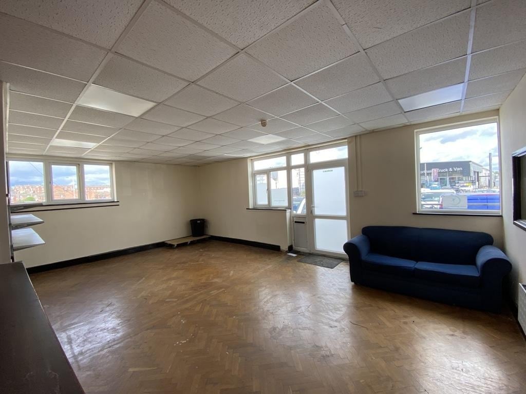Carr Hl, Doncaster for lease Interior Photo- Image 1 of 4