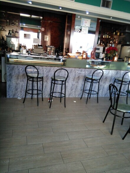 Commerce de détail dans Salamanca à louer - Photo du bâtiment - Image 2 de 4