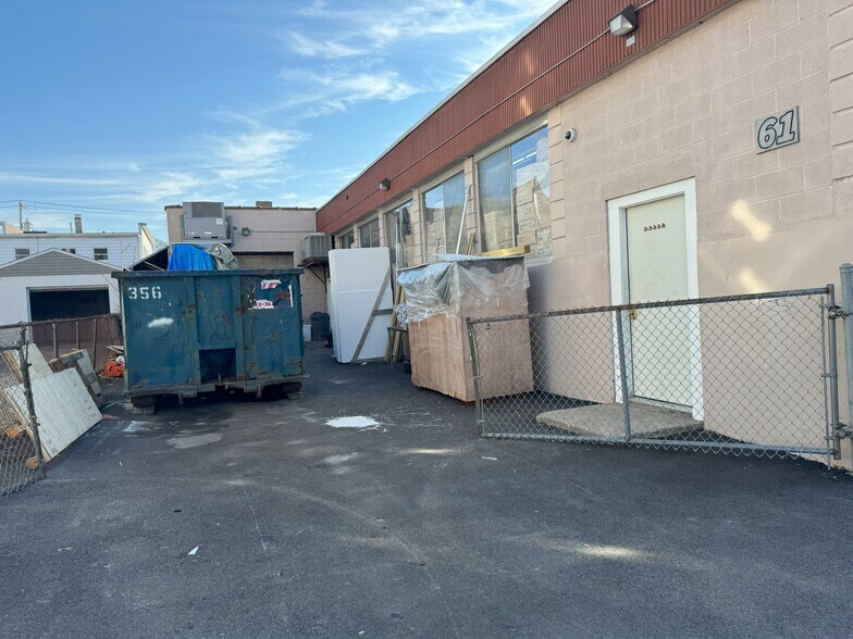 61 McKinley Ave, Bridgeport, CT à vendre - Photo du bâtiment - Image 2 de 7