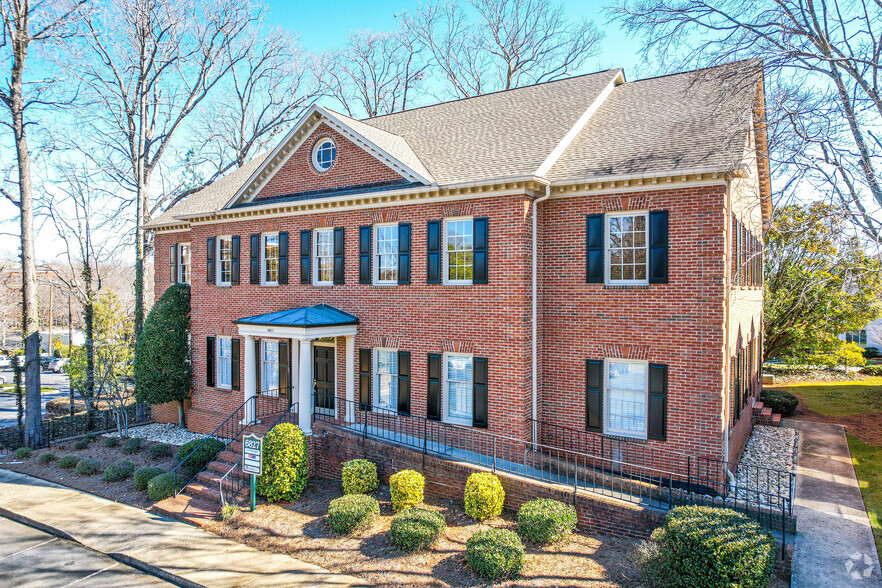 6827 Fairview Rd, Charlotte, NC for lease - Primary Photo - Image 1 of 8