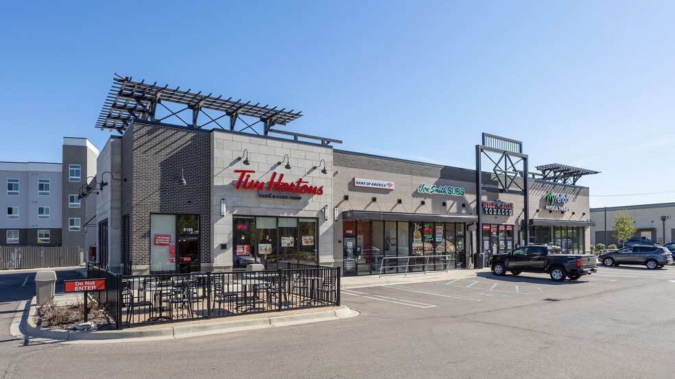 8200 Cooley Lake Rd, White Lake, MI à louer - Photo du bâtiment - Image 3 de 6