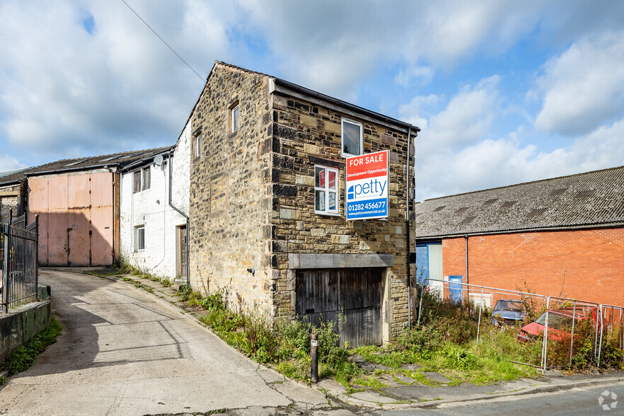 14 Lenches Rd, Colne à vendre - Photo principale - Image 1 de 2