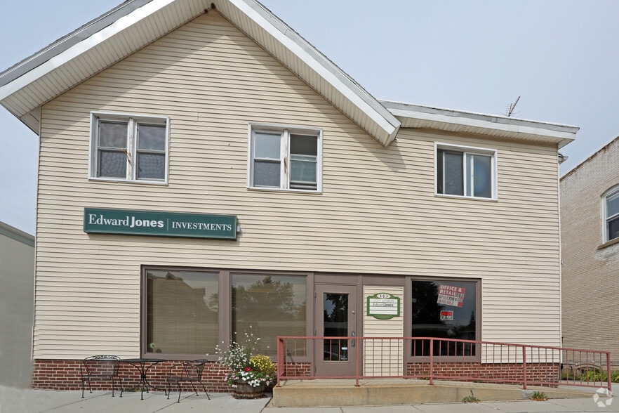 141 N Main St, Dousman, WI for lease - Building Photo - Image 3 of 7