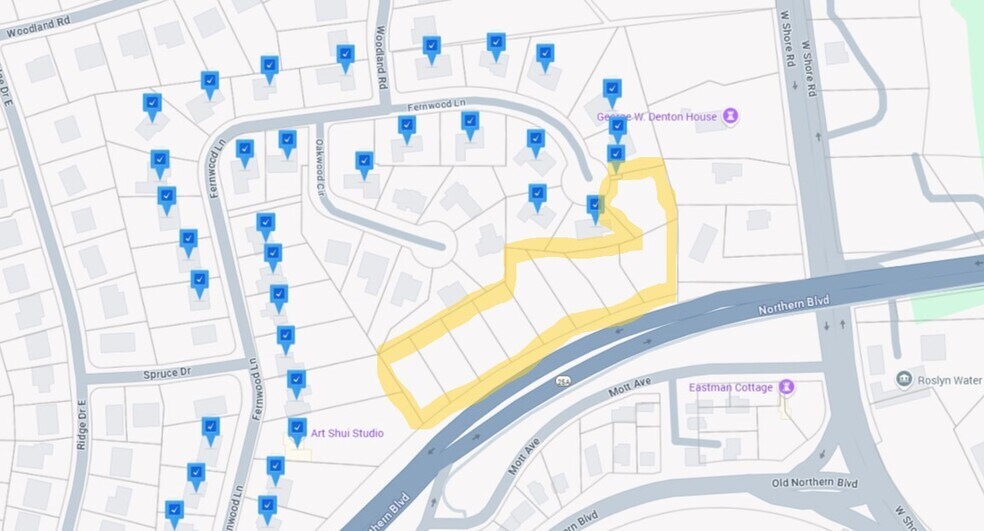 Fernwood Ln, Roslyn, NY à vendre - Photo du bâtiment - Image 2 de 3