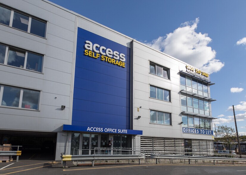 20 Bugsbys Way, Londres à louer - Photo du bâtiment - Image 3 de 9