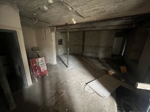 Mill Ln, Harrogate for lease Interior Photo- Image 2 of 5