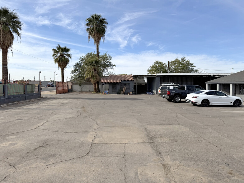 2850 E Van Buren St, Phoenix, AZ for lease - Building Photo - Image 2 of 8