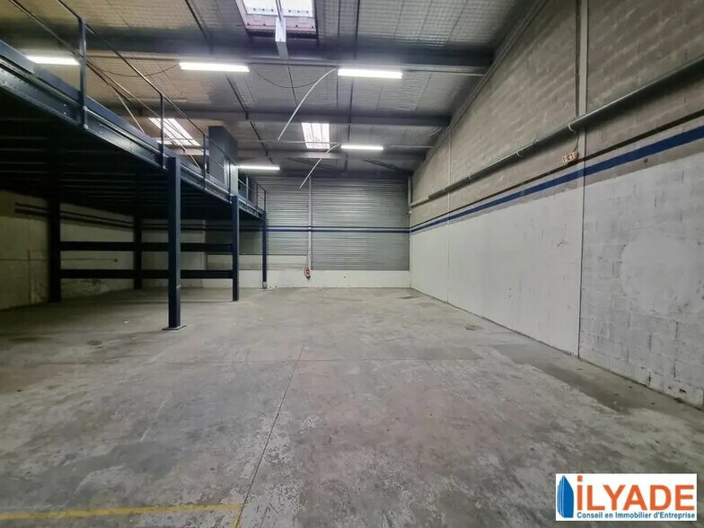 35-37 Rue De Berlin, Vitrolles for lease - Building Photo - Image 2 of 14