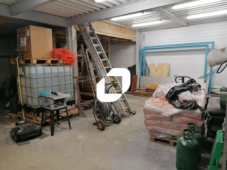 Flex in Le Plessis-Bouchard for sale - Building Photo - Image 1 of 10