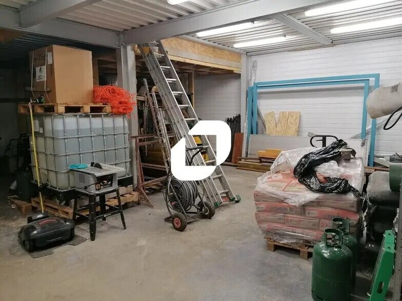 Local d'activités dans Le Plessis-Bouchard à vendre - Photo du bâtiment - Image 1 de 10