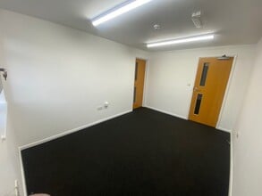 Basingstoke Rd, Reading for lease Interior Photo- Image 2 of 6